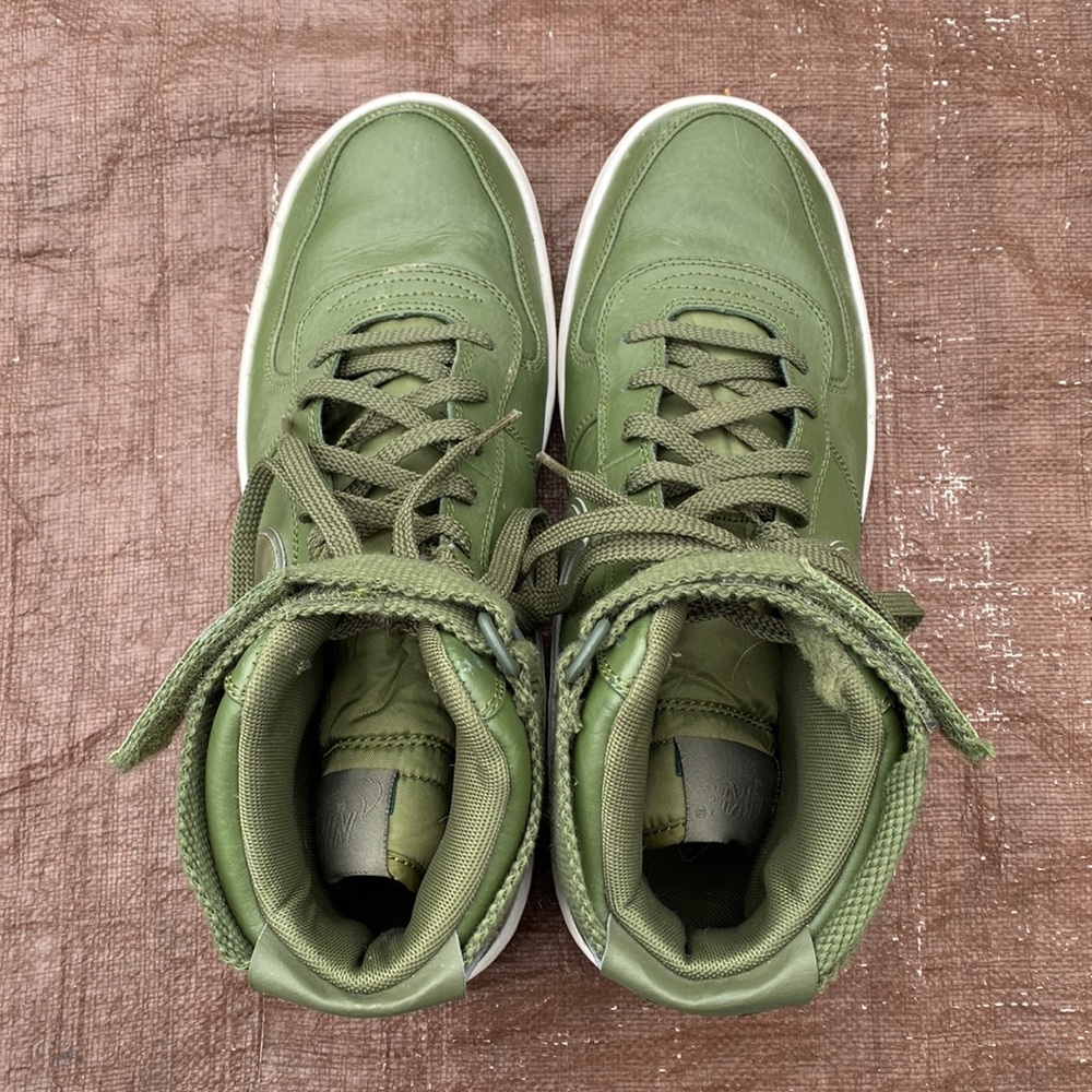 *Like New* Nike Men's Green High-Top Sneakers - Picture 2 of 8